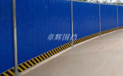如何通過簡易圍擋來完成對停車場或活動(dòng)現(xiàn)場的布局設(shè)計(jì)？（簡易圍擋在臨時(shí)場所中的布置技巧）