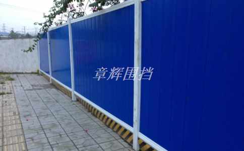 簡易圍擋的結(jié)構(gòu)和構(gòu)造方式如何考慮，以確保穩(wěn)定性和安全性？